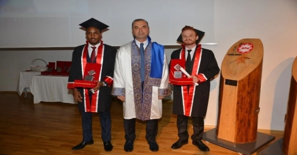 Atüde Mezuniyet Coşkusu