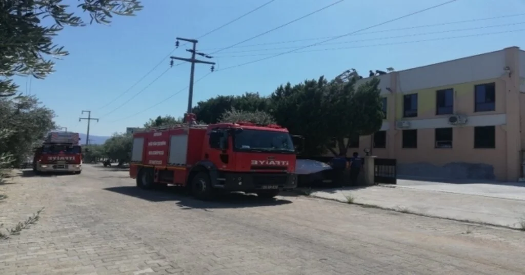 Aydında Fabrika Yangını; Zehirlenen Bir Kişi Hastaneye Kaldırıldı
