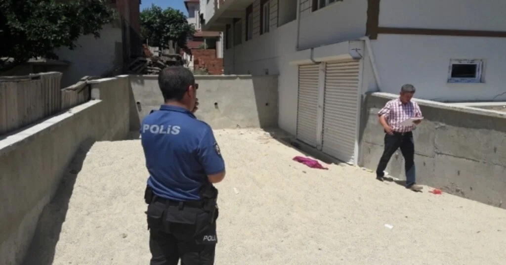 Bahçedeki Duvardan Düşen Minik Çocuk Hayatını Kaybetti