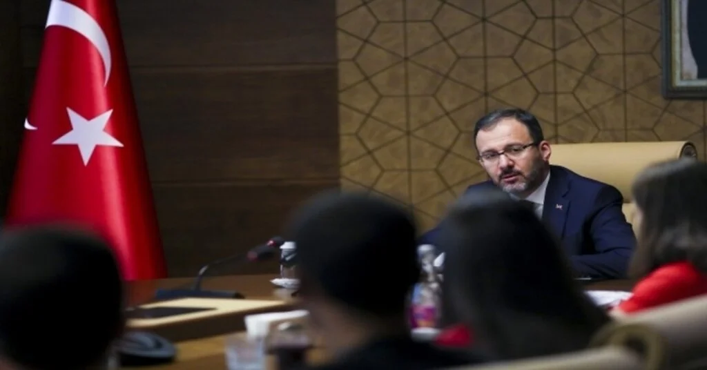 Bakan Kasapoğlundan Milli Okçulara Tebrik