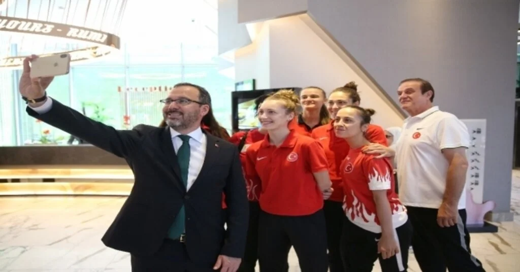 Bakan Kasapoğlundan Milli Tekvandoculara Moral Ziyareti
