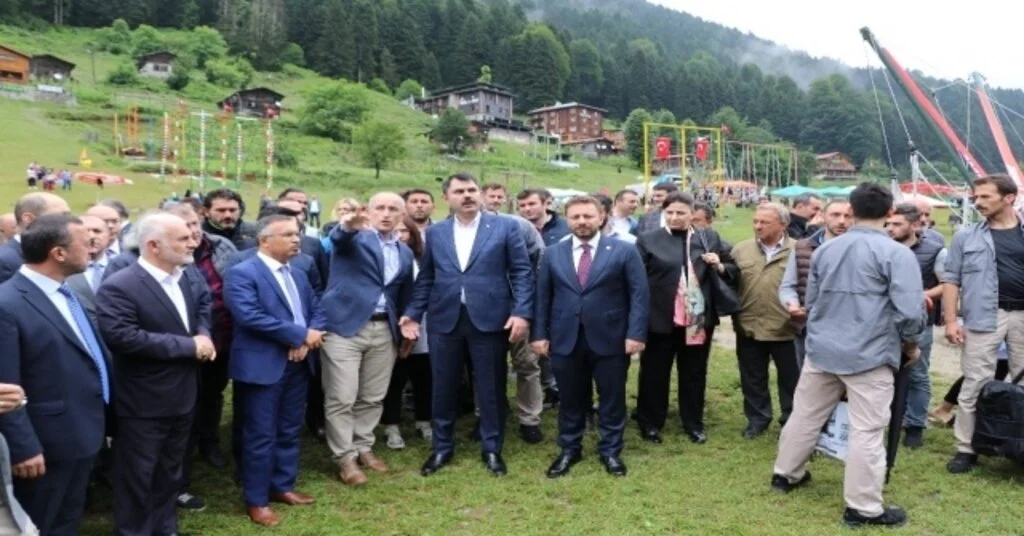 Bakan Kurum Ayder Yaylasındaki Salıncak Kirliliğine Dikkat Çekti