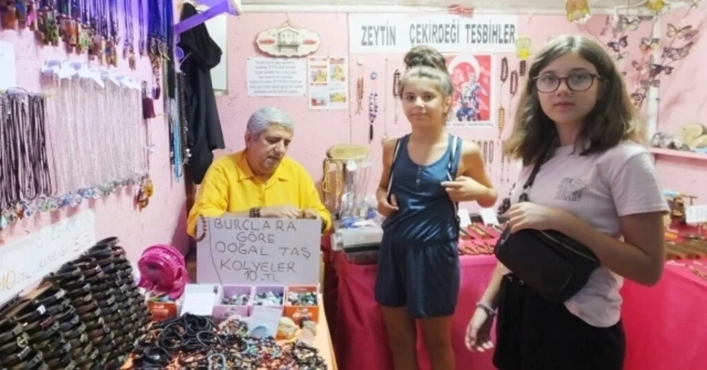 Balıkesirde El Emekleri Gece Pazarında Satışa Çıkıyor