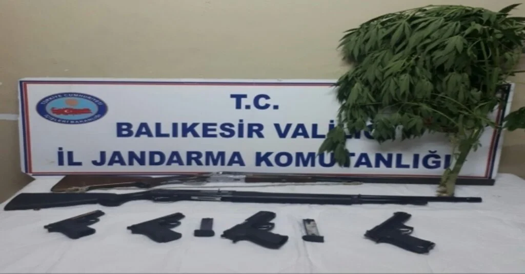 Balıkesirde Uyuşturucu Ve Silah Operasyonu