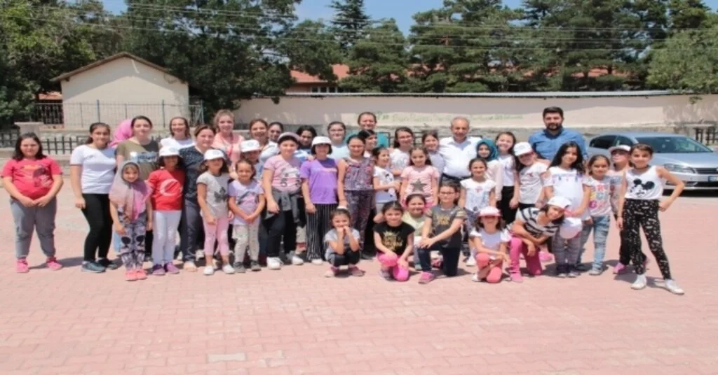 Başkan Akkaya Genç Komek Yaz Okullarını Ziyaret Etti