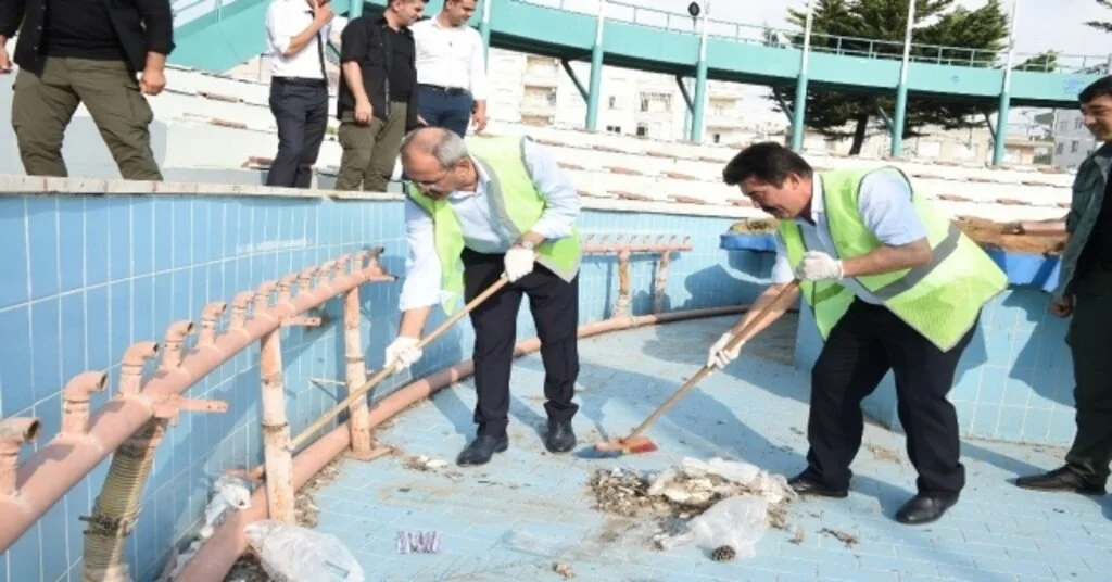 Başkan Bozdoğan Farkındalık İçin Temizlik İşçisi Oldu