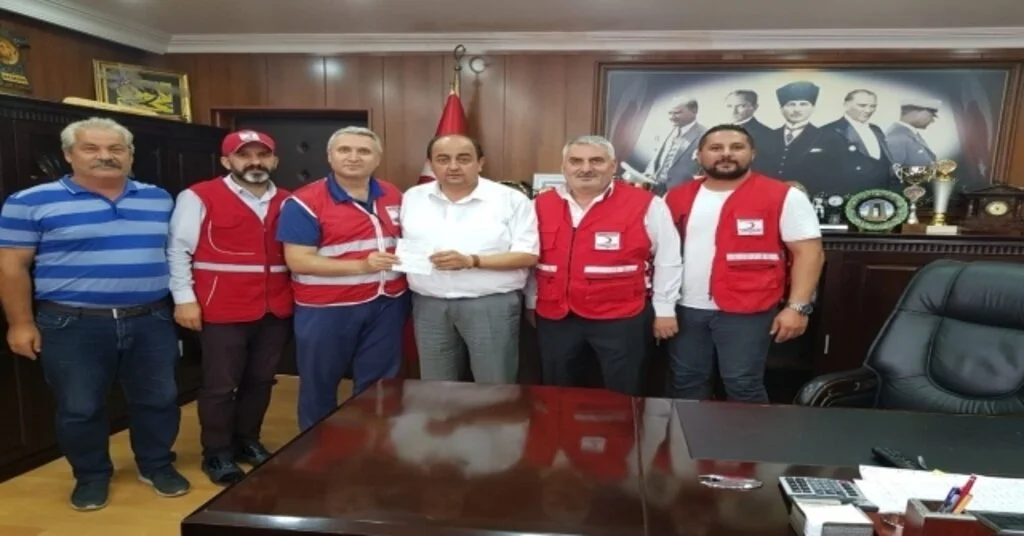 Başkan Demirtaş Kızılaya Kurban Bağışında Bulundu