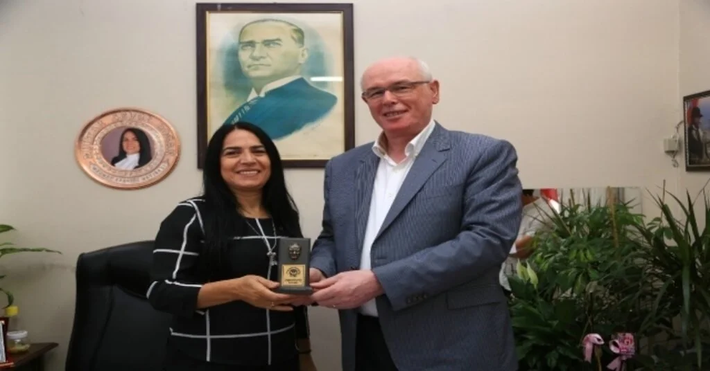 Başkan Kazım Kurt Mahalle Muhtarlarını Ziyaret Etti