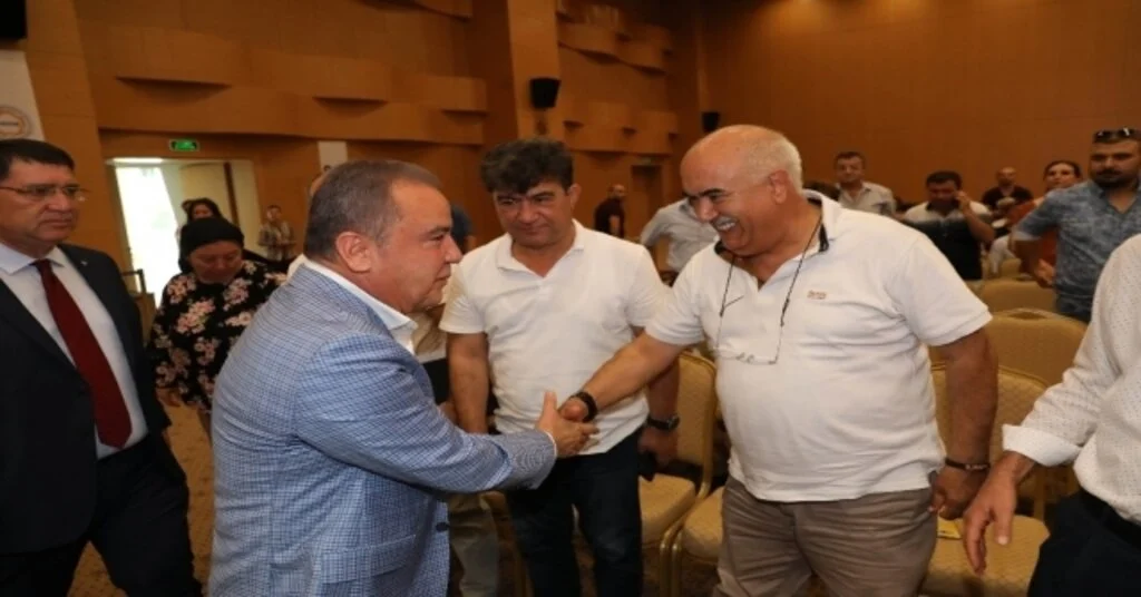 Başkan Muhittin Böcek, Esnaf Çalıştayında Sorun Ve Önerileri Dinledi