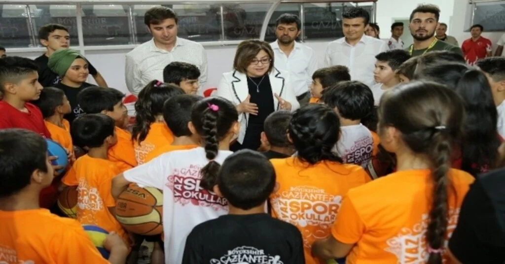Başkan Şahinden Yaz Spor Okullarına Ziyaret