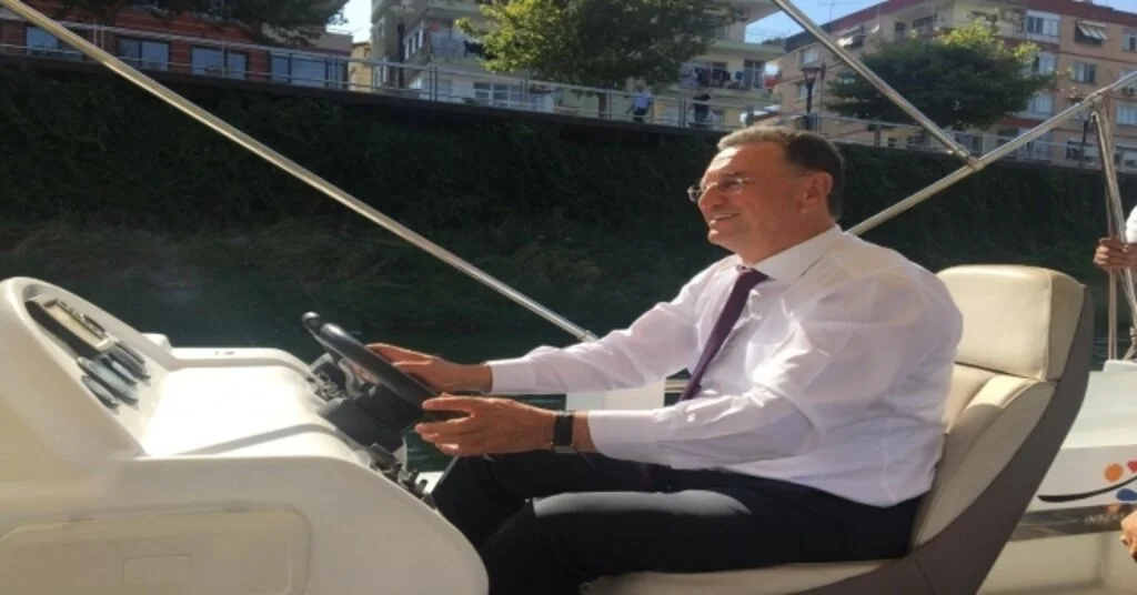 Başkan Savaş, Asi Nehrinde Tekne Kullandı