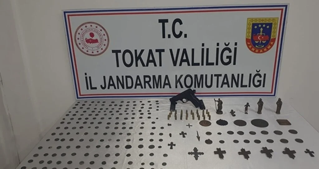 Baskın yapılan evden 217 parça tarihi eser çıktı 