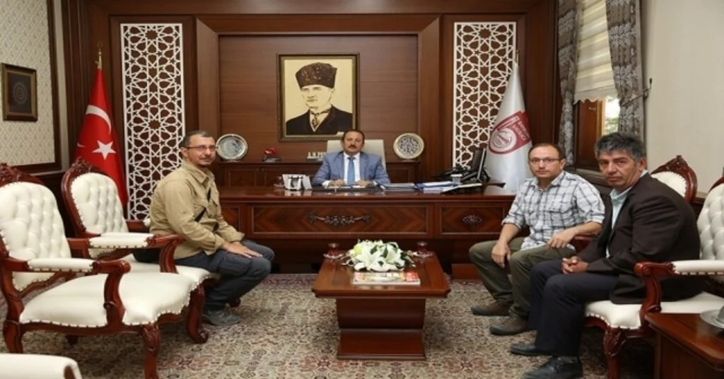 Bayburt Kehribarı Mta Şehit Cuma Dağ Tabiat Tarihi Müzesinde Sergilenecek