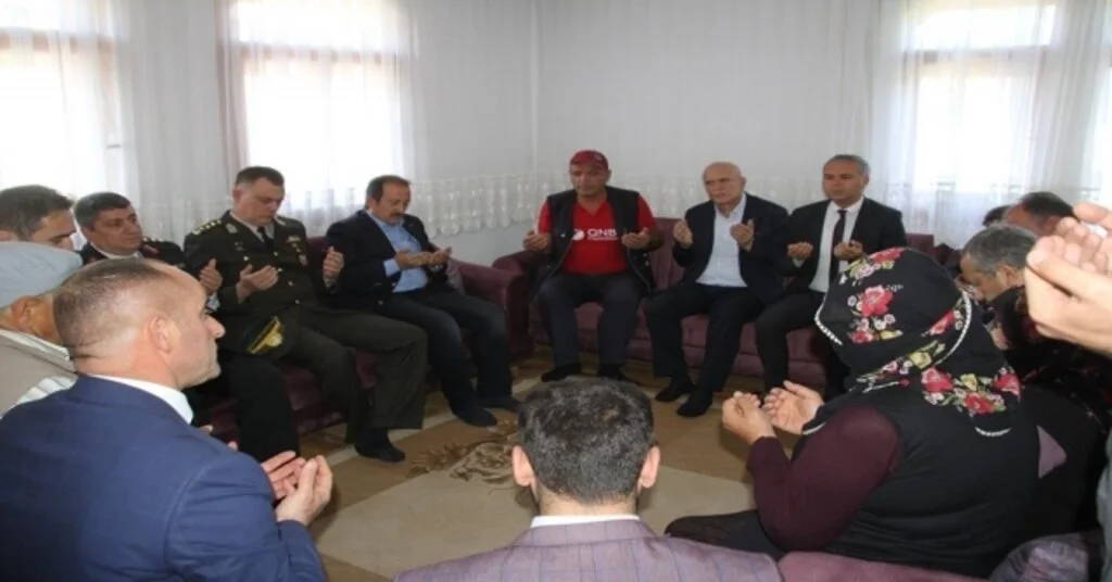 Bayburt Protokolü Şehit Ailelerini Ziyaret Etti