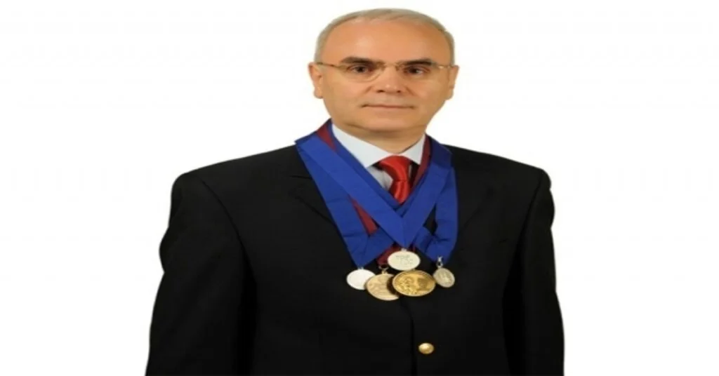 Bel Fıtığı Veya Dar Kanal Ameliyatlarında Mikroteknik Yöntemi