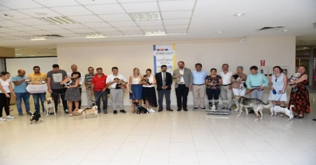 Belediye Personeli Ayda Bir Gün Evcil Hayvanıyla Mesaiye Geliyor