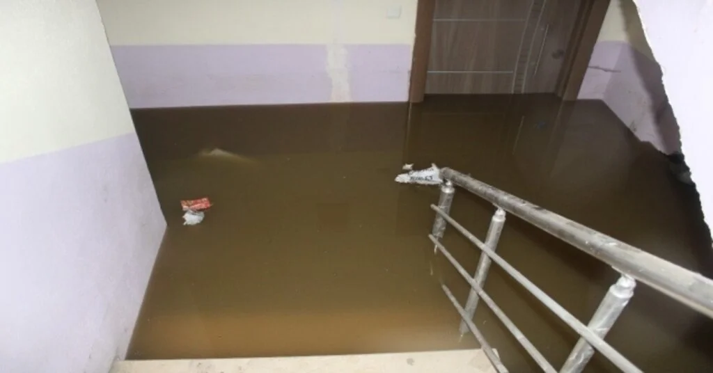 Beş Saatlik Yağmur Sele Neden Oldu