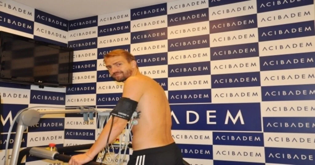 Beşiktaşta Caner Erkin Ve Teknik Ekip Sağlık Kontrolünden Geçti