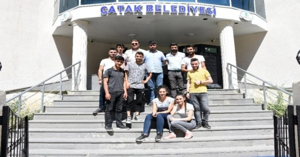 Besyoya Girecek Gençlere Belediye Desteği