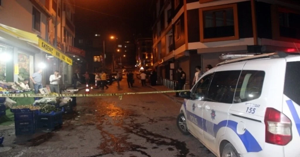 Beyoğlunda Motosikletli Magandalar Silahla Dehşet Saçtı: 1 Yaralı