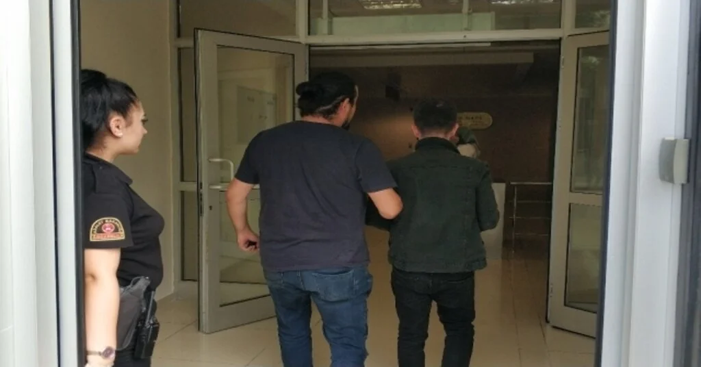 Bıçaklı Ağır Yaralamaya Adli Kontrol
