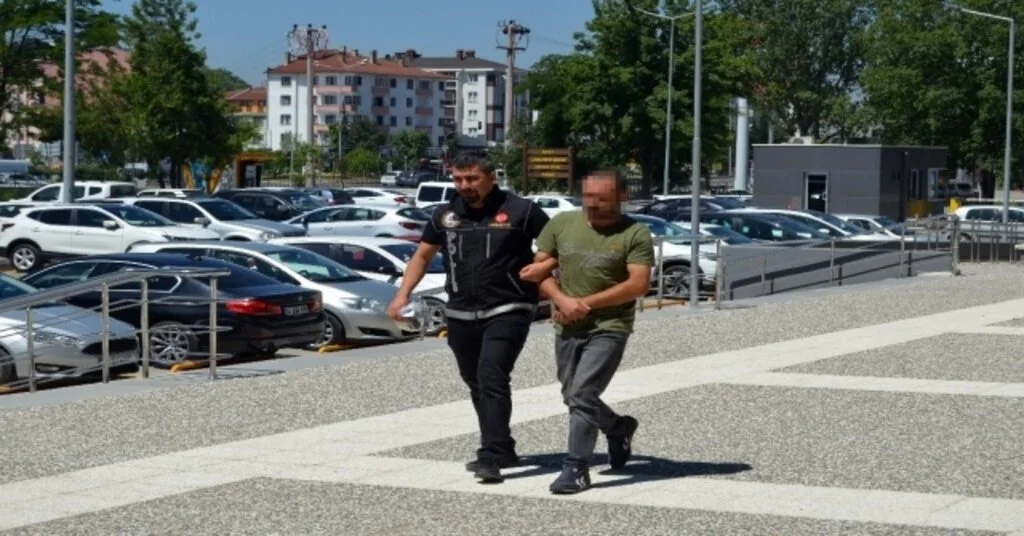 Boluda Uyuşturucu Madde İle Yakalanan Kepçe Operatörü Adliyeye Sevk Edildi
