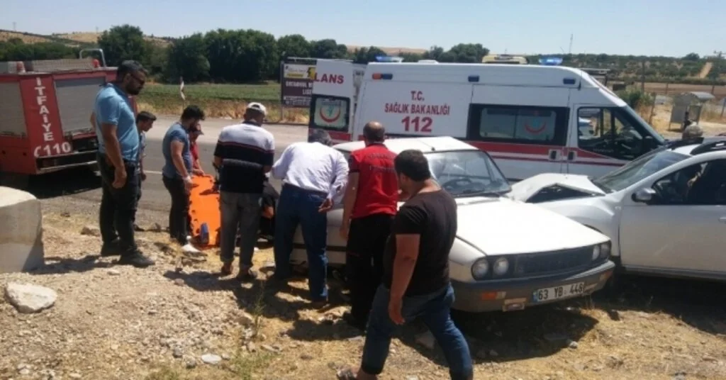 Bozovada Trafik Kazası: 4 Yaralı