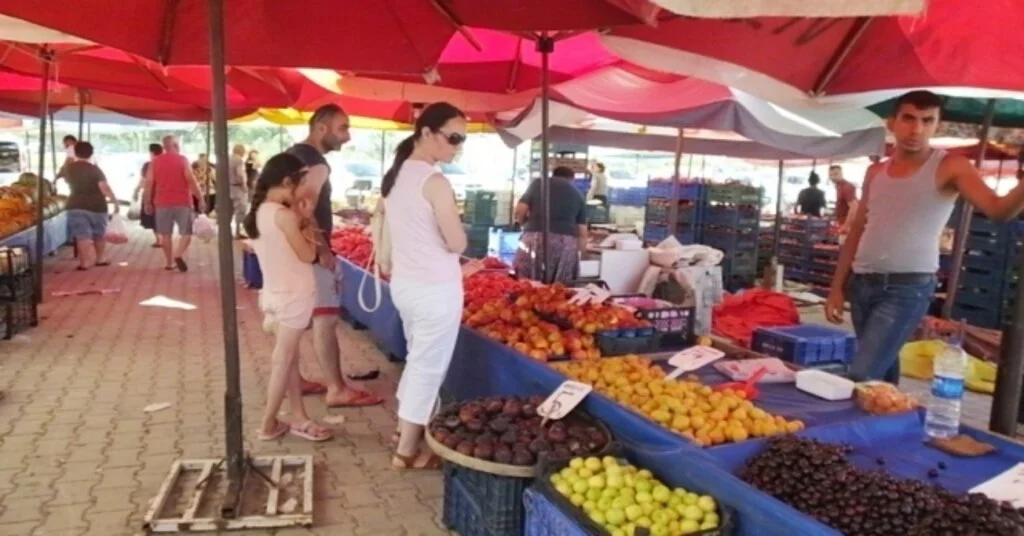 Burhaniyede Yazlıkçı Pazarı 7 Yılını Doldurdu