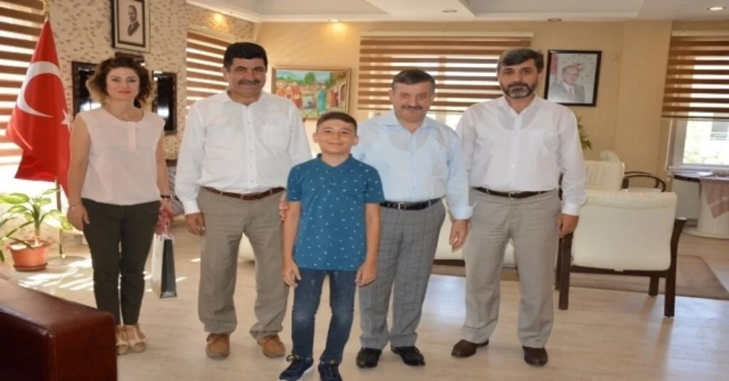 Bursluluk Sınavı Türkiye Birincisi Şehzadeler Merkez İmam Hatip Ortaokulundan