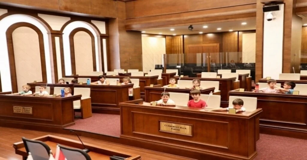 Büyükçekmeceli Minikler Belediye Hizmet Binasını Gezdi