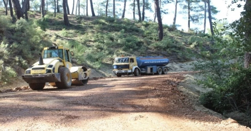 Büyükşehir Kumlucada Yol Yapım Çalışmalarını Sürdürüyor