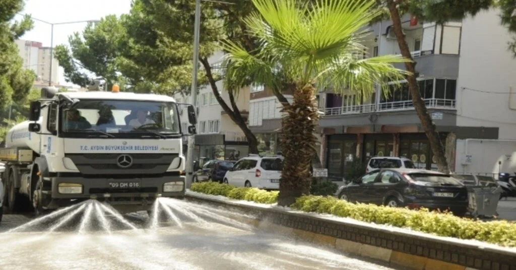 Büyükşehirden Nazillide Bayram Temizliği