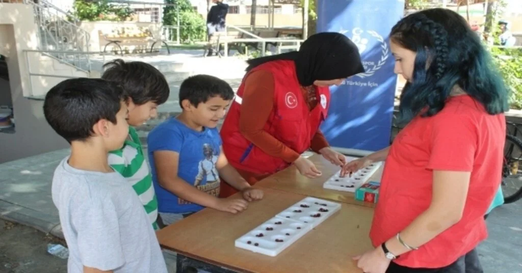 Cami Avlusunda Kuran Kursu Sonrası Oyun Keyfi