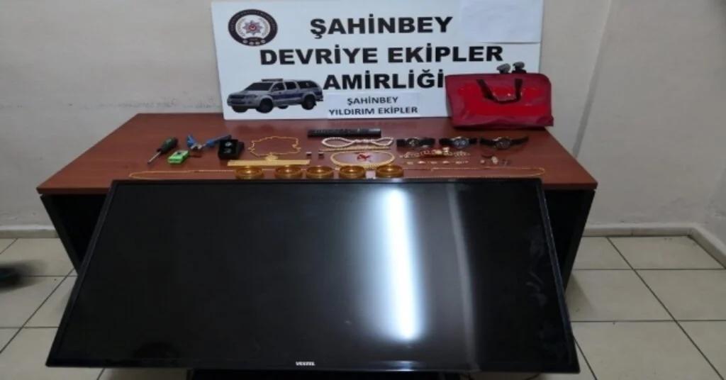 Çanta Dolusu Ziynet Eşyası Çaldı, Devriye Ekiplerine Yakalandı