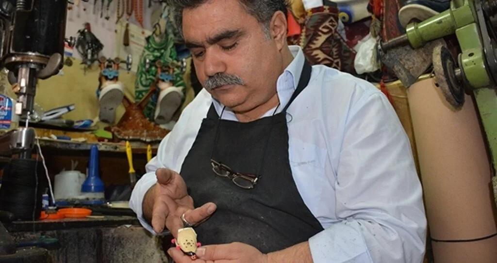 Çarıkları küçülttü,  işlerini büyüttü 