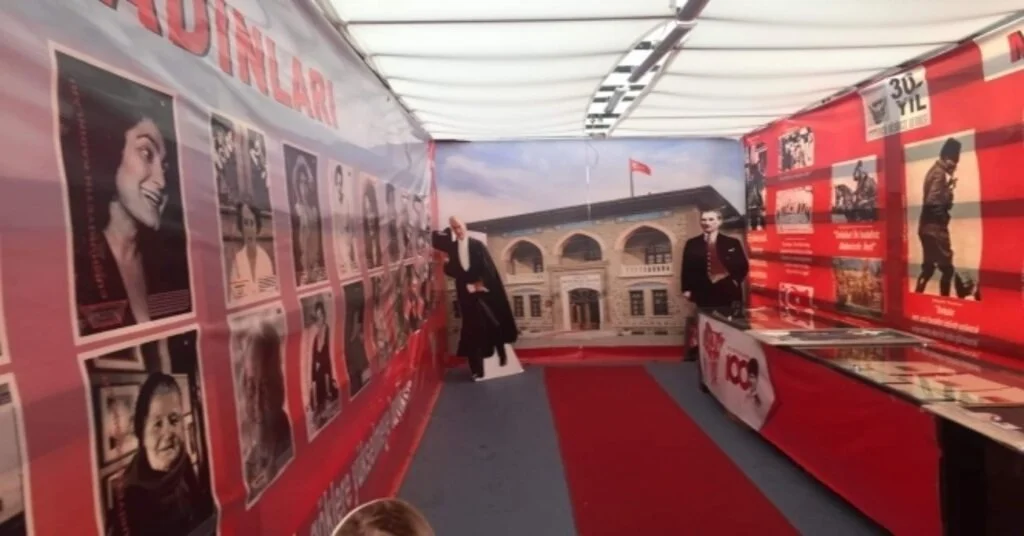 Çaycumadan Cumhuriyet Tırı Geçti