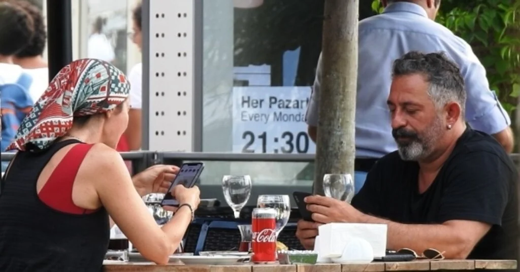 Cem Yılmazın Yaşlı Hali Defne Samyeliyi Kahkahalara Boğdu