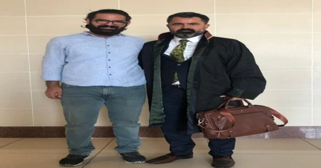 Chpli Milletvekiline ‘Omurgasız Diyen Chpli Genç Beraat Etti
