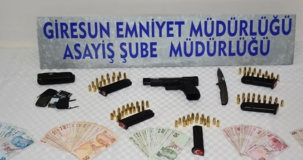 Cinayet zanlısının üzerinden  cephanelik çıktı 
