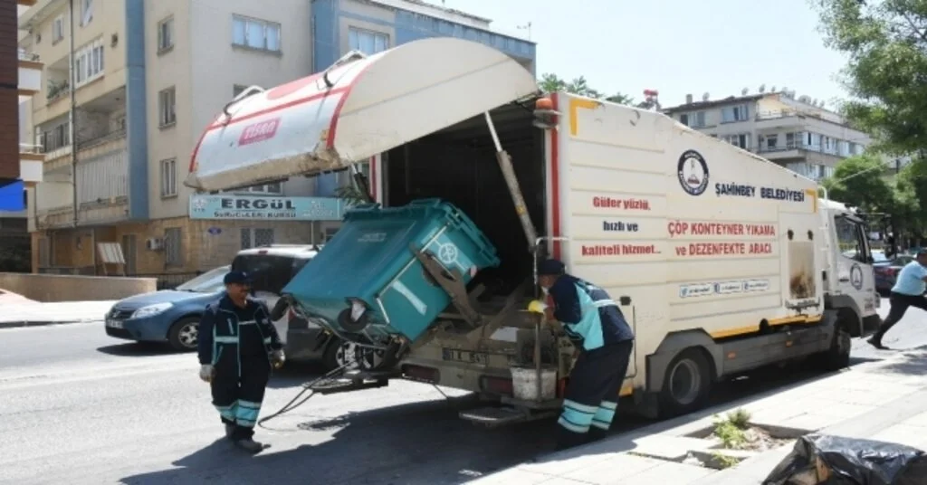 Çöp Konteynerleri Dezenfekte Ediliyor