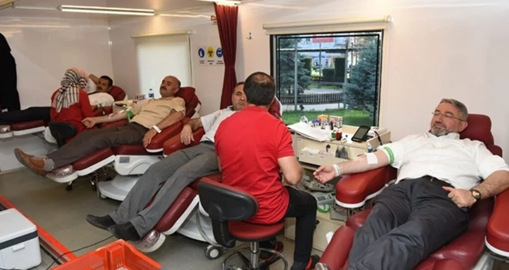 Çorum protokolü kan bağışı için birbirine "meydan okudu"