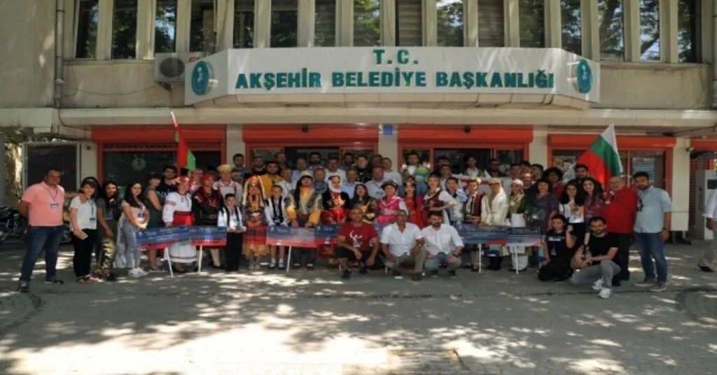 Dans Grubu Ve Halk Oyunları Ekiplerinden Başkan Akkayaya Ziyaret