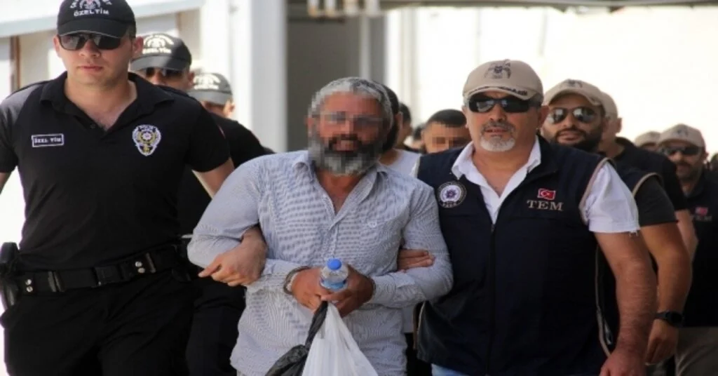 Deaşın Sözde Emiri İnternetteki Haberlerini Gösterip Haraç Toplamış