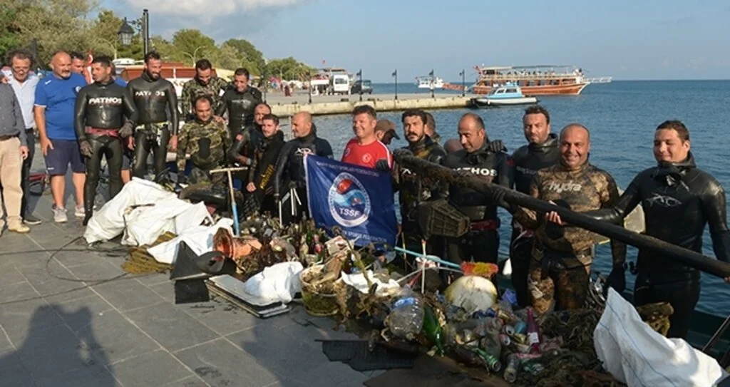 Denizden çuvallar dolusu çöp çıktı