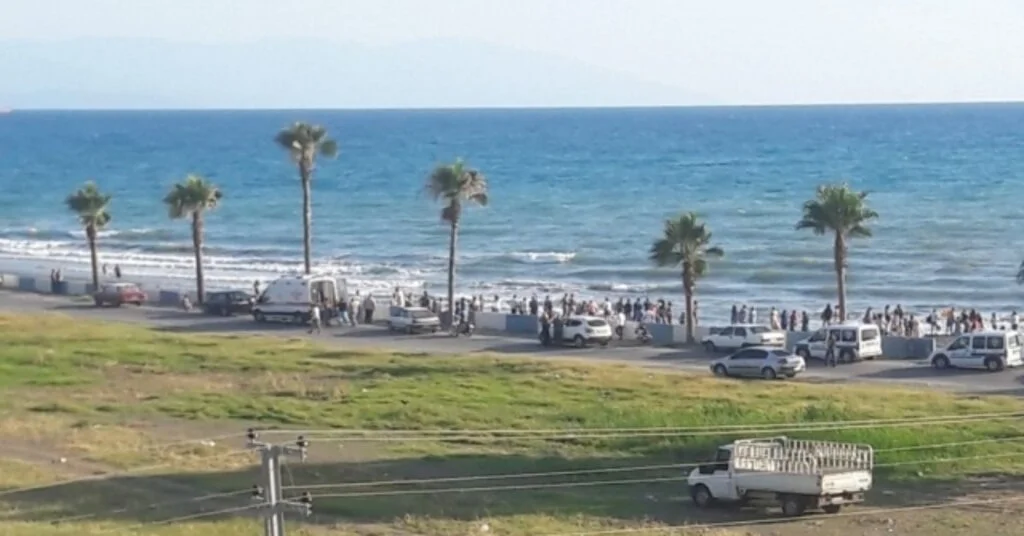 Denize Giren 2 Kardeşten Biri Boğuldu