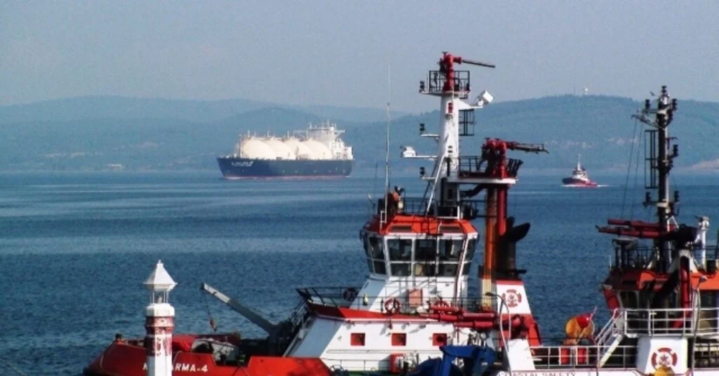 Dev Tanker Çanakkale Boğazını Kapattı