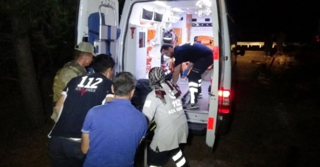 Diyarbakırda Pikap Evin Bahçesine Uçtu: 1 Ölü