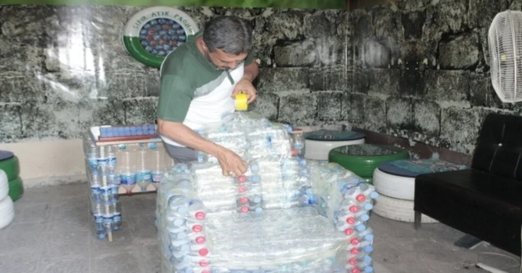 Diyarbakırlı Öğretmen Plastik Atıklardan Mobilya Yaptı