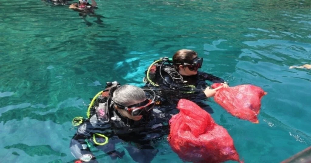 Dünya Kadınlar Dalış Gününde İlk Kez Denize Dalıp Deniz Dibini Temizlediler