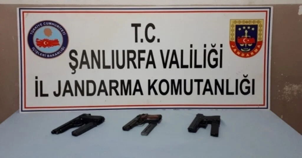 Durdurulan Otomobilin Gizli Bölmelerinden Silah Çıktı
